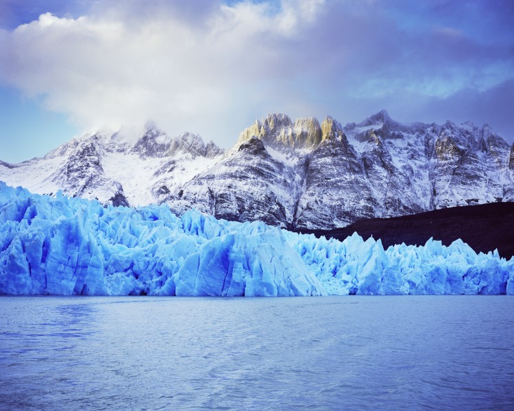 055 ja glacier grey with mnts Jonathan Andrew