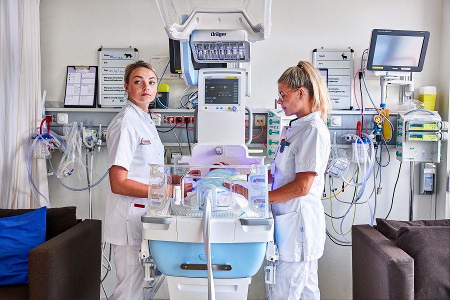 Couveuse hi-res  m98a6158-small Jonathan Andrew