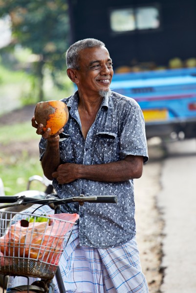 Man drinking coconut water, chilaw, sri lanka 810a3792 Jonathan Andrew