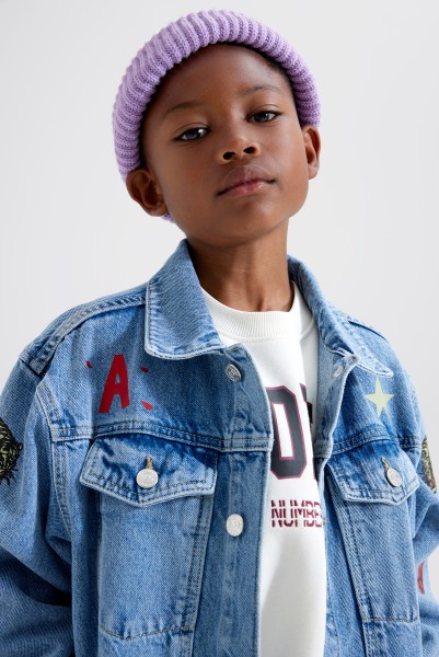 2024 08 kleertjes clusters trendy jongenmeisje-256-small Liselotte Habets