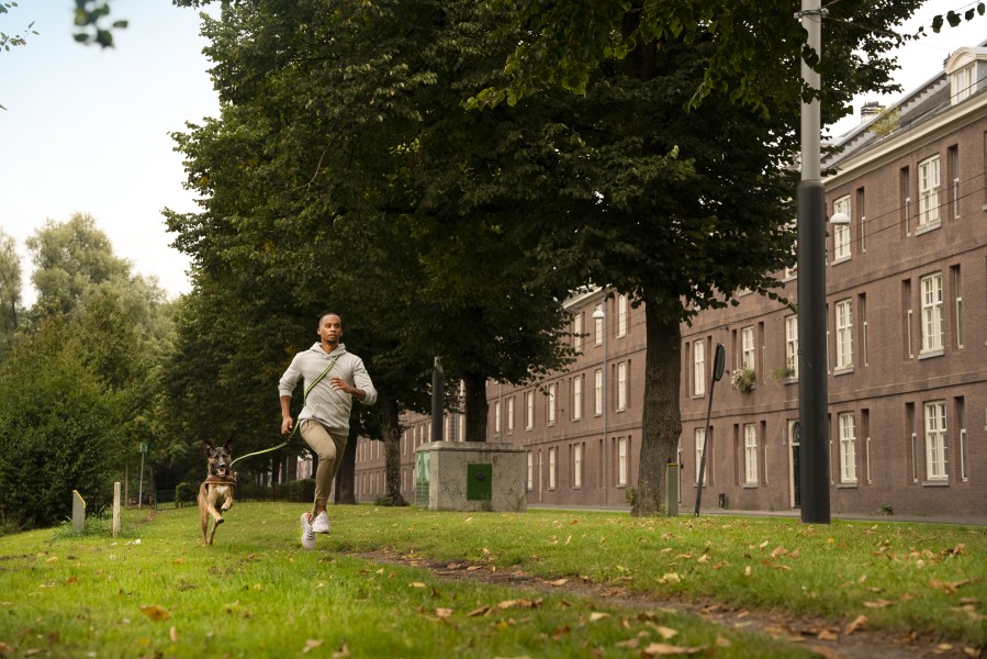 Jongen hond Jeroen Simons