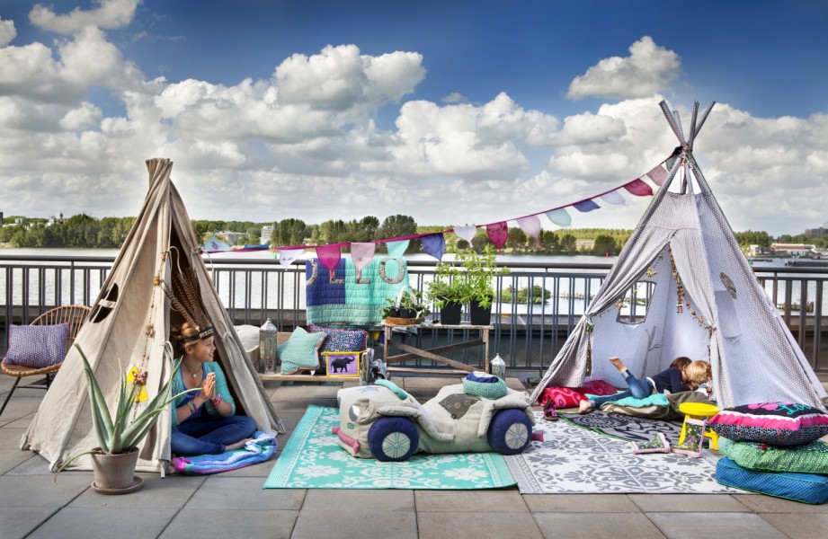 1x-a Inès Beeftink - Interior, stills & wardrobe