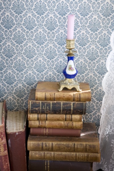 2s Inès Beeftink - Interior, stills & wardrobe