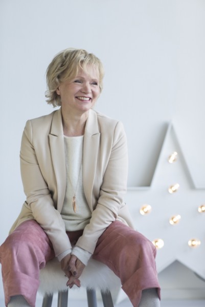 2u--2 Inès Beeftink - Interior, stills & wardrobe