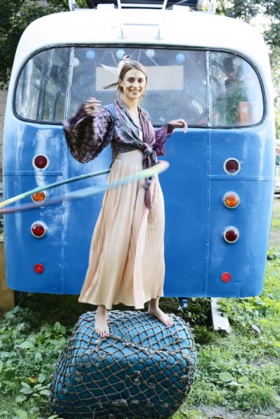 2z--2 Inès Beeftink - Interior, stills & wardrobe