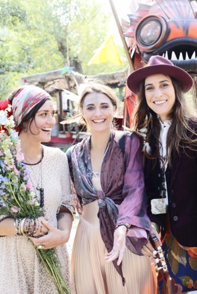 3b-2 Inès Beeftink - Interior, stills & wardrobe