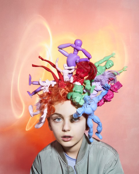 Crop-hntjong-emoji-explosie-mdegruyter-ndejong-1228 c1 srgb Nicolien de Jong  - wardrobe & props, art-department & handmade