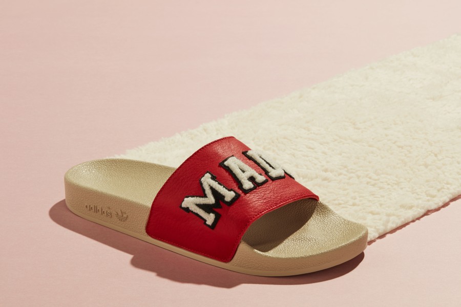 180620 mi adilette 08 011 Ildiko Korzelius - wardrobe & props