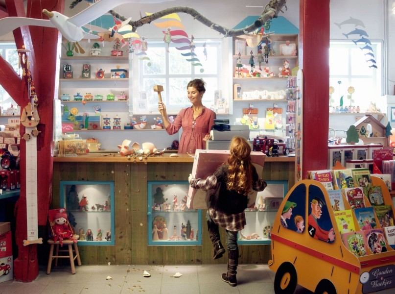 35 Ildiko Korzelius - wardrobe & props