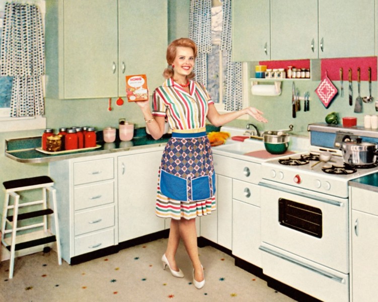 57 Ildiko Korzelius - wardrobe & props