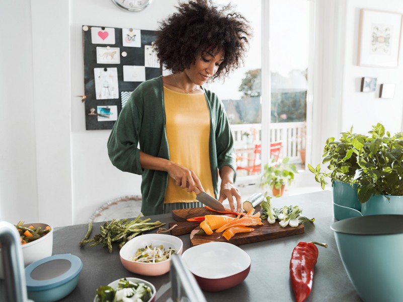 B 05103 c1 srgb-kleiner Ildiko Korzelius - wardrobe & props