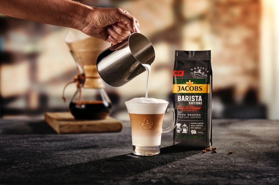 Kv 1-milk-v3 Ildiko Korzelius - wardrobe & props