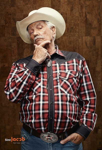 Mdg-sj-03 Ildiko Korzelius - wardrobe & props