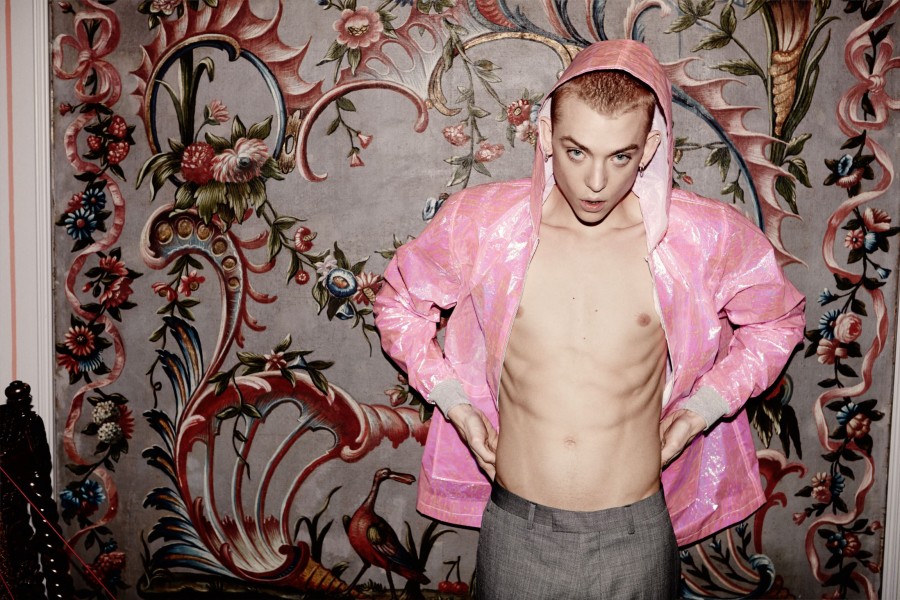  58a0052 Inge de Lange - wardrobe & props