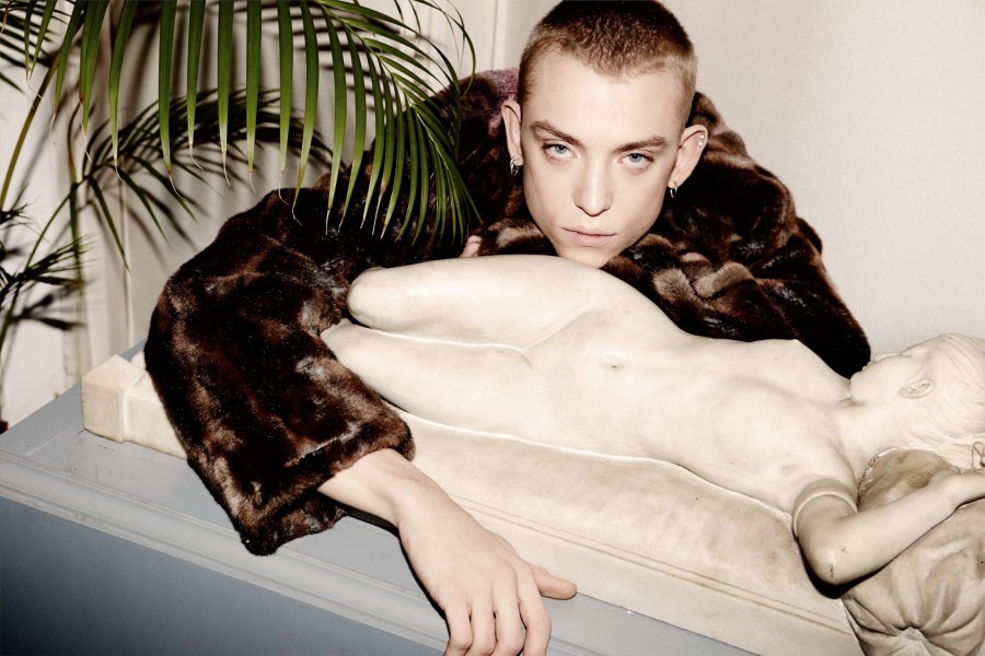  58a0128 Inge de Lange - wardrobe & props