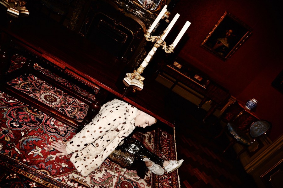  58a9776 Inge de Lange - wardrobe & props