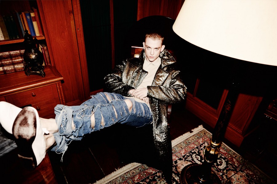  58a9806 Inge de Lange - wardrobe & props