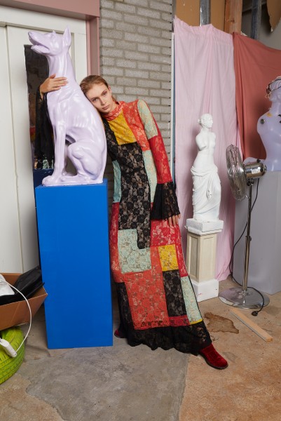 Merel 2510190403 Inge de Lange - wardrobe & props