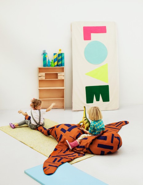 V.chapallaz ovn  b1a0074-2 Inge de Lange - wardrobe & props