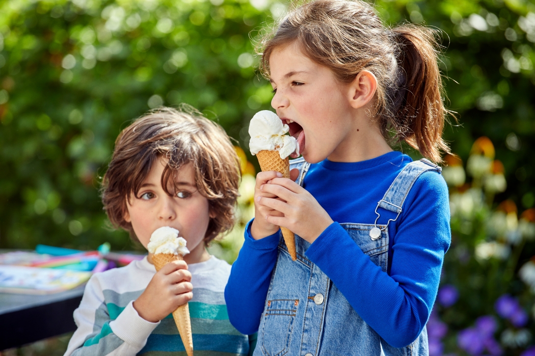 Children eating icecream 810a6619 srgb {title}