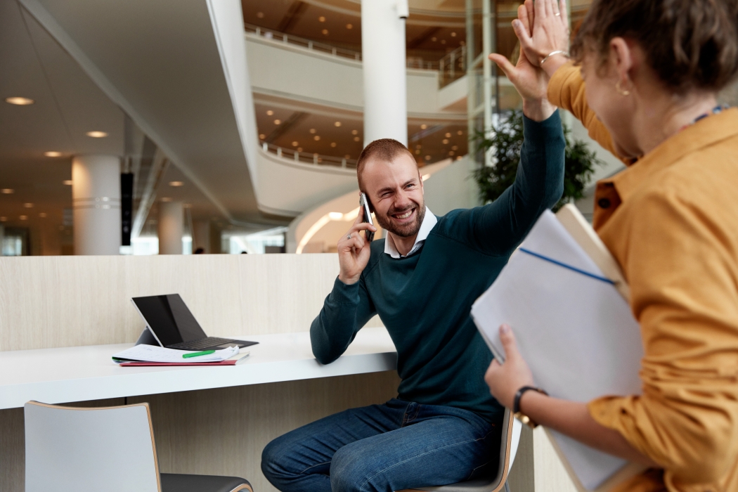 Cs  2975 srgb {title}