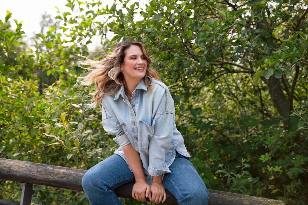 Fairphone 05 lifestyle portrait nine 0348 c1 srgb {title}