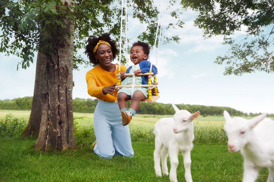Kabrita african mother child-on-swing goat  6230 {title}