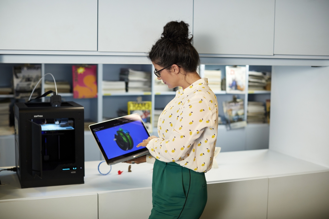 Versie 2 new10scene 3 user experience 3dprinter laptop0934 {title}